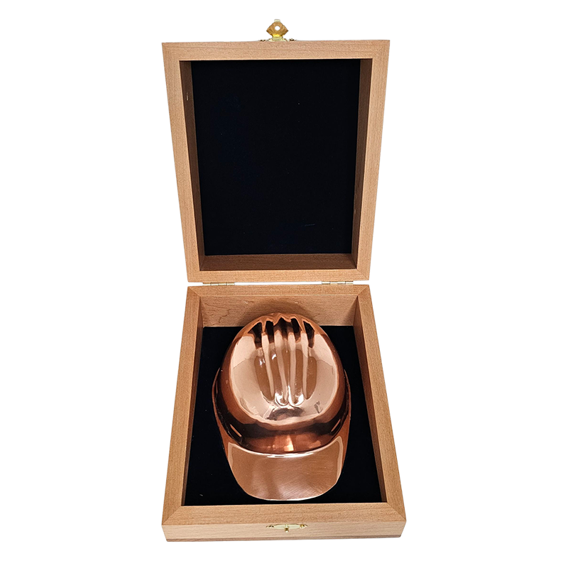 Casco Minero De Cobre En Caja De Madera Con Interior De Terciopelo Azul
